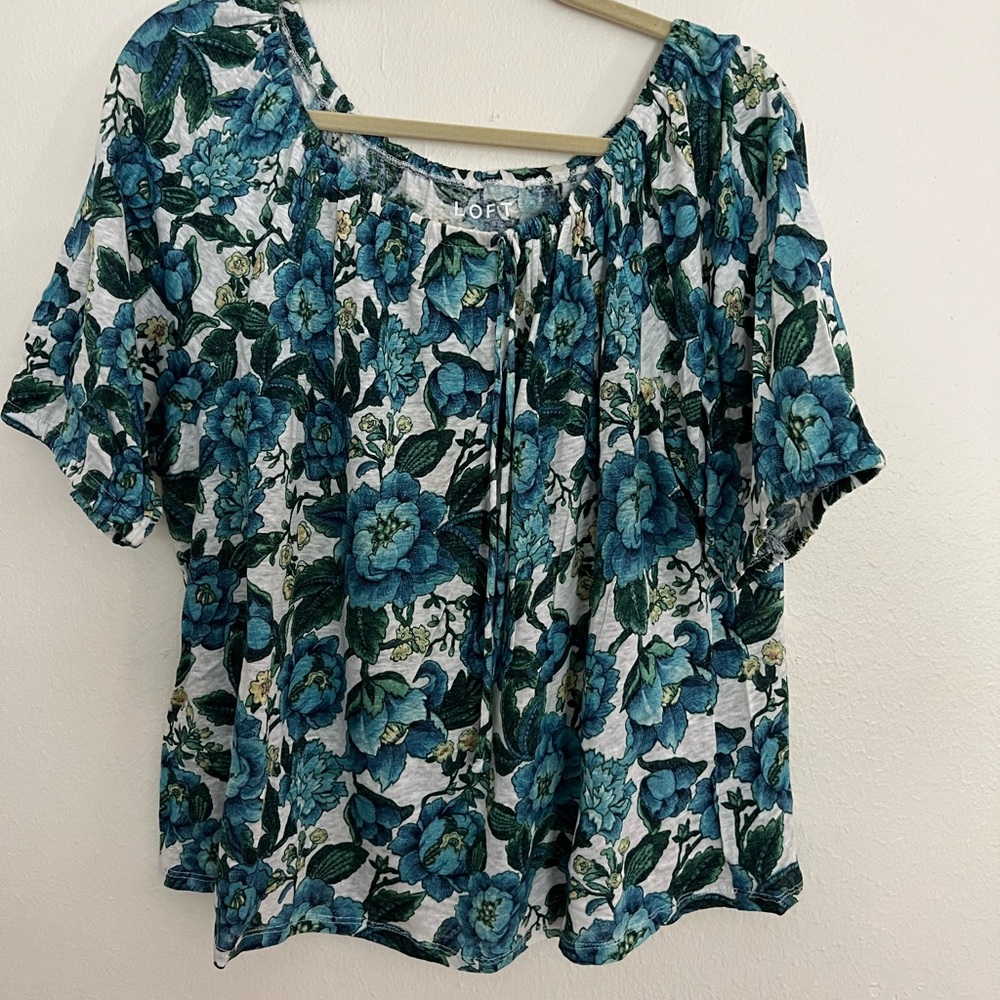 LOFT blue tones flowers blouse